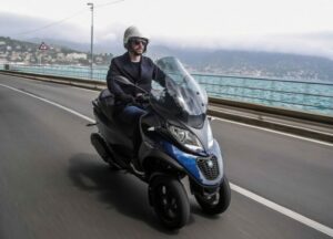 Kolaborasi Piaggio  dengan Autolive Bikin Airbag untuk Motor