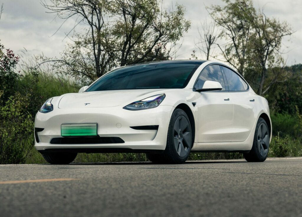 Rajai Pasar Mobil Listrik Jerman, Tesla Bikin Keok VW dan BMW