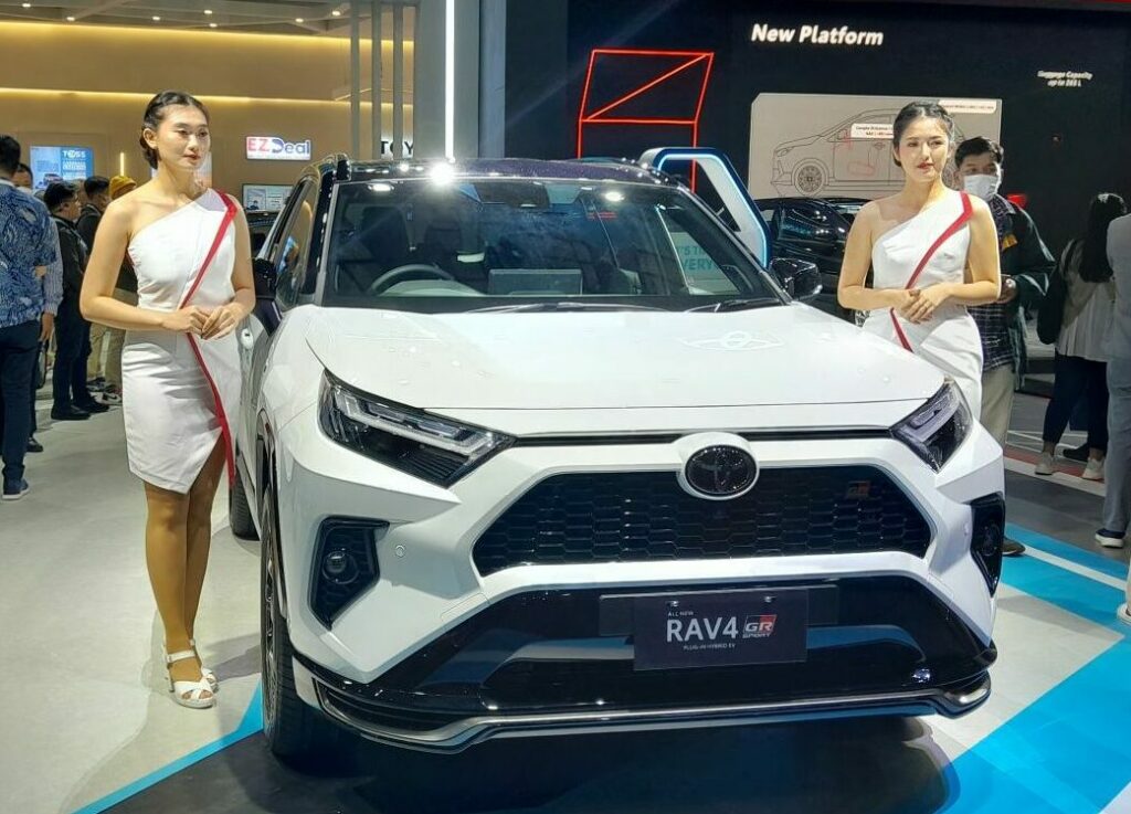 Penjualan Toyota RAV 4 di Dunia Merosot, Versi  PHEV GR Hadir di RI