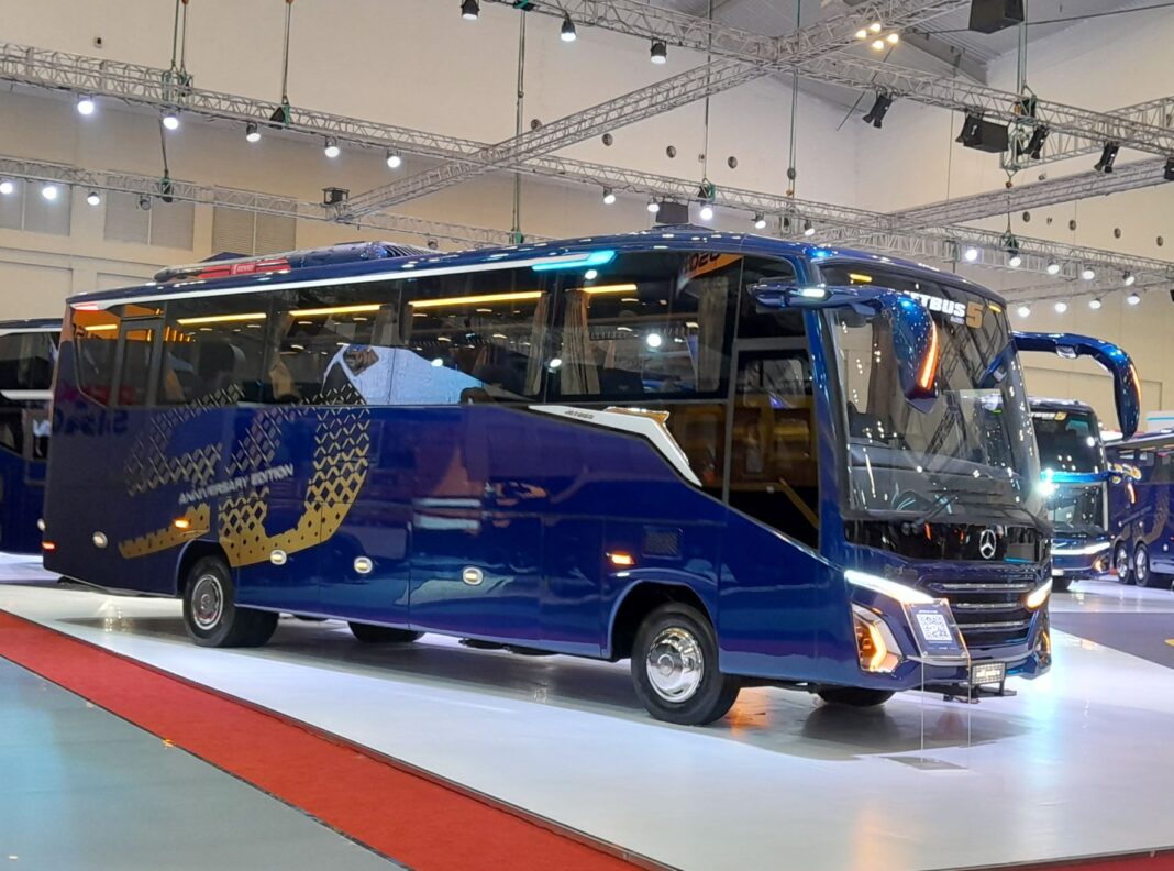 GIIAS 2023: Adiputro Hadirkan Jetbus 5, Gaya Desainnya Menjawab Tren ...