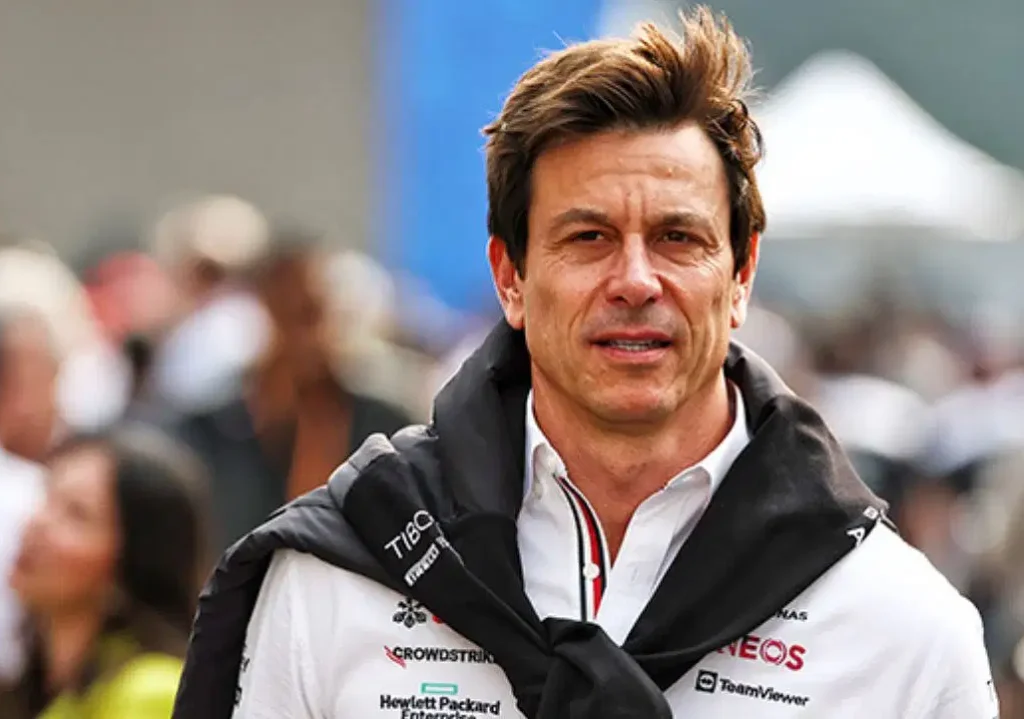 Toto Wolff Bicara Soal Lewis Hamilton yang Bertahan di Tim F1 Mercedes