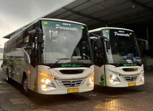 Hino Serahkan Enam Bus Baru ke PO Epa Star, Penjualan Kian Bersinar