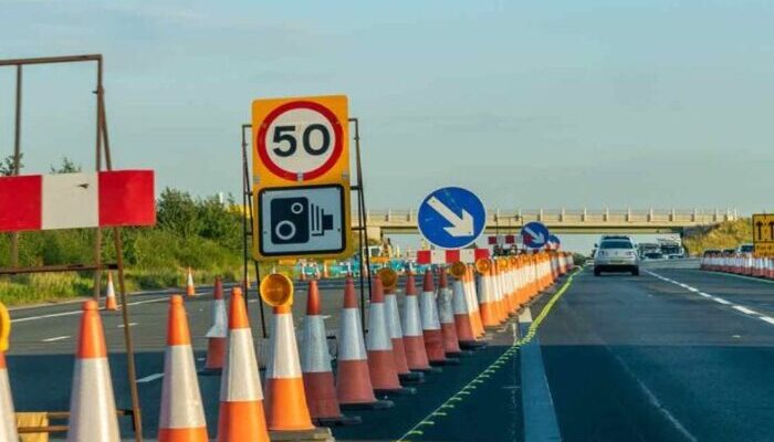 Begini Cara Mengemudi Mobil yang Aman Saat Sistem Contra Flow Berlaku di Jalan Tol