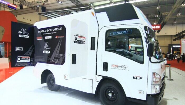 Keren, di GIIAS 2024 Isuzu Hadirkan Konsep Truk Power Bank untuk Mobil Listrik