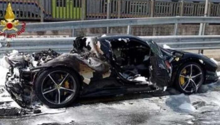 Ferrari Hybrid Rp 5,29 Miliar Hangus Terbakar Saat akan Ikut Balapan