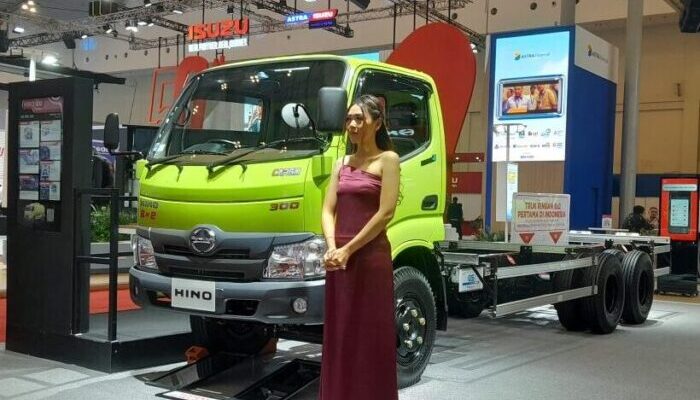 Ini Dia Hino 300 – 136 HDL 6×2: Truk Ringan Anti ODOL Hadir di GIIAS 2024