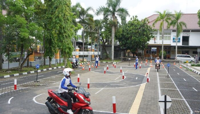 Astra Honda Motor Cetak 30 Mahasiswa UIN SUKA Yogyakarta Jadi Agen Safety Riding