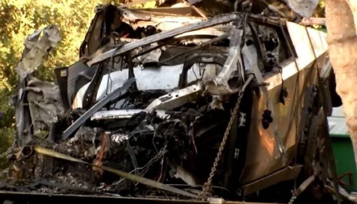 Tesla Cybertruck Tabrak Separator dan Terbakar Tewaskan 3 Orang, Polisi Selidiki Keamanan Baterai