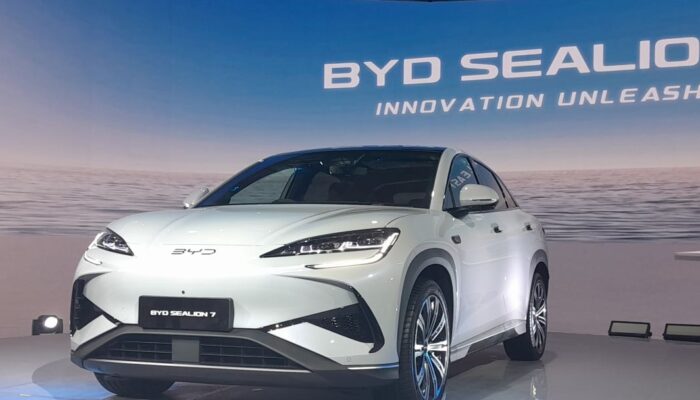 BYD Luncurkan Sealion 7 di IIMS 2025, Pesaing Tesla Model Y Berbanderol Rp 629 Juta