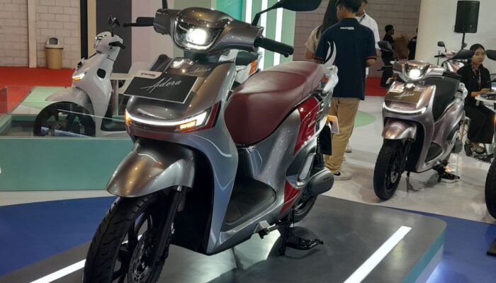 Melongok Sepeda Motor Listrik Adora di IIMS 2025, Banyak Pengunjung Tanya Subsidi Harga