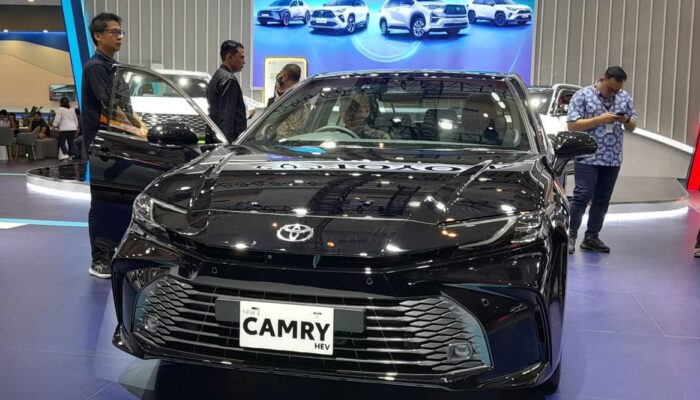 Toyota Camry Hybrid Anyar Hadir di Indonesia, Ternyata Penjualannya Menyala di Dunia